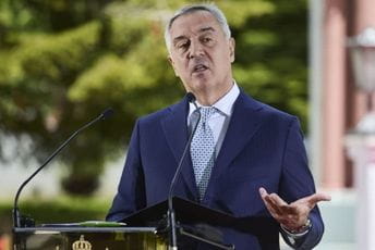 Đukanović na virtuelnom sastanku sa generalnim sekretarom UN Đukanović na virtuelnom sastanku sa generalnim sekretarom UN