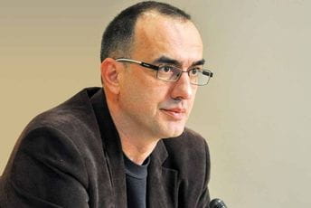 Vučić je od Moskve preuzeo obaveze i zato mu je pozicija sada nezavidna Vučić je od Moskve preuzeo obaveze i zato mu je pozicija sada nezavidna