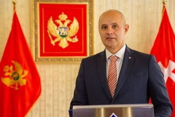 Kašćelan pozvao Ministarstvo zdravlja da preispita odluku o smjeni dr Radojičić Kašćelan pozvao Ministarstvo zdravlja da preispita odluku o smjeni dr Radojičić