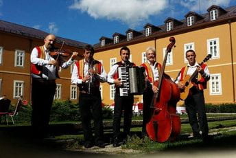 Sjutra koncert “Pjesmom doživi Podgoricu”, orkestra Aleksandra Saše Magovčevića Sjutra koncert “Pjesmom doživi Podgoricu”, orkestra Aleksandra Saše Magovčevića