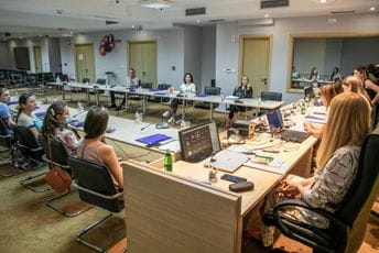 Država da osigura servise za rehabilitaciju i reintegraciju žrtava nasilja u porodici i nasilja nad ženama Država da osigura servise za rehabilitaciju i reintegraciju žrtava nasilja u porodici i nasilja nad ženama