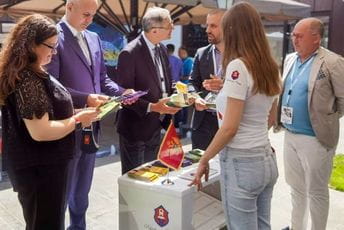 Prekograničnom saradnjom do održivog turizma Prekograničnom saradnjom do održivog turizma