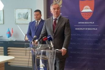 Đukanović: Neodgovorna vlast otjerala investitora i od Kraljičine plaže napravila ruglo