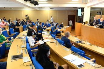 Podgorica: Zaposlenima u službama Glavnog grada sa najnižim primanjima plate veće deset odsto Podgorica: Zaposlenima u službama Glavnog grada sa najnižim primanjima plate veće deset odsto