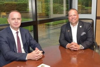 Đeljošaj: Dogovoreno da dio osoblja opštine Tuzi stažira u Ročester Hilsu u Mičigenu Đeljošaj: Dogovoreno da dio osoblja opštine Tuzi stažira u Ročester Hilsu u Mičigenu