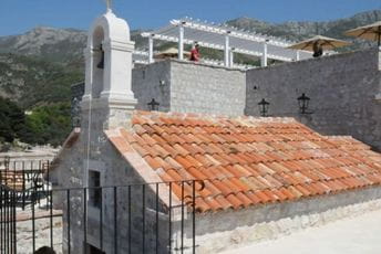 Bez tuče djeco, Porfirije voli sve vas Bez tuče djeco, Porfirije voli sve vas