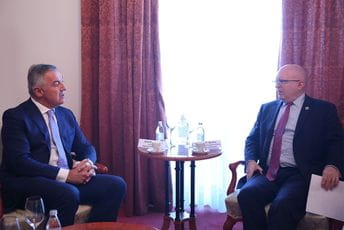 Đukanović sa Rikerom: Nova američka administracija u Crnoj Gori vidi bliskog partnera Đukanović sa Rikerom: Nova američka administracija u Crnoj Gori vidi bliskog partnera