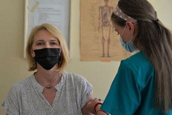 Injac primila prvu dozu vakcine protiv korona virusa Injac primila prvu dozu vakcine protiv korona virusa