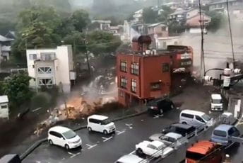 Rijeka blata nosila kuće, 20 osoba nestalo Rijeka blata nosila kuće, 20 osoba nestalo