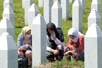 Krenuo Marš mira: Osam dana pješačenja u spomen žrtvama Krenuo Marš mira: Osam dana pješačenja u spomen žrtvama