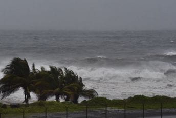 Kuba evakuisala 180.000 ljudi zbog tropske oluje Elsa Kuba evakuisala 180.000 ljudi zbog tropske oluje Elsa