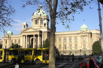 U zgradi Skupštine Srbije muškarcu lift otkinuo glavu U zgradi Skupštine Srbije muškarcu lift otkinuo glavu