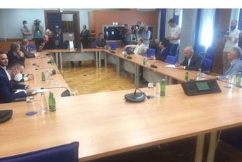 Počeo drugi sastanak predstavnika parlamentarne većine Počeo drugi sastanak predstavnika parlamentarne većine