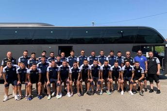 Ekipa iz Tuzi otputovala u Prištinu, nadaju se povoljnom rezultatu Ekipa iz Tuzi otputovala u Prištinu, nadaju se povoljnom rezultatu