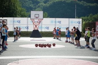 Djeca iz Bijele ponovo na košarkaškom kampu u Kolašinu Djeca iz Bijele ponovo na košarkaškom kampu u Kolašinu