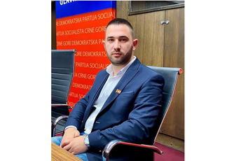 Jokić: Dejo Savićević je svjetski genije a ovi koji mu ne čestitaju "genijalci" Jokić: Dejo Savićević je svjetski genije a ovi koji mu ne čestitaju "genijalci"