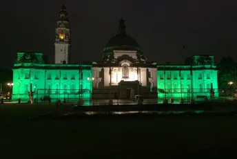 Brojne zgrade u Velikoj Britaniji osvijetljene u znak sjećanja na žrtve genocida u Srebrenici Brojne zgrade u Velikoj Britaniji osvijetljene u znak sjećanja na žrtve genocida u Srebrenici