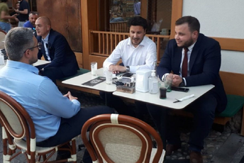 Abazović prošetao Sarajevom Abazović prošetao Sarajevom