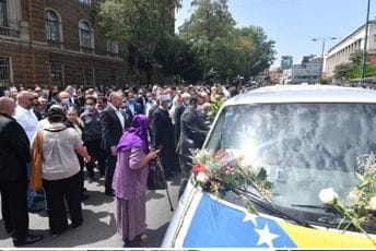 Posmrtni ostaci 19 žrtava srebreničkog genocida ispraćeni iz Sarajeva Posmrtni ostaci 19 žrtava srebreničkog genocida ispraćeni iz Sarajeva