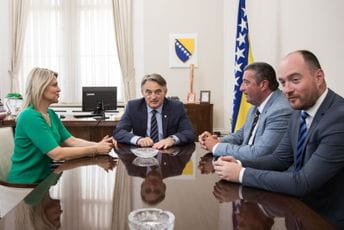 Komšić sa CG opozicijom: Zajedničke vrijednosti zabrana negiranja genocida i članstvo u NATO i EU Komšić sa CG opozicijom: Zajedničke vrijednosti zabrana negiranja genocida i članstvo u NATO i EU