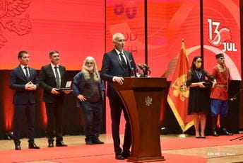 Dodijeljene Trinaestojulske nagrade, Nikčević: Obaveza da nastavimo da promovišemo Crnu Goru Dodijeljene Trinaestojulske nagrade, Nikčević: Obaveza da nastavimo da promovišemo Crnu Goru