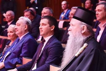 U ZMAJEVOM GNIJEZDU U ZMAJEVOM GNIJEZDU