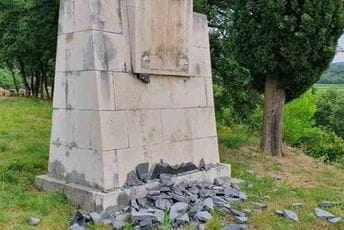 Politička elita ne smije da se poigrava sa antifašističkim vrijednostima Polomljene mermerne ploče na spomeniku na Ravnom lazu