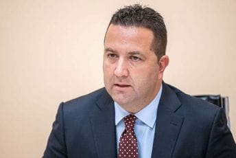 Eraković: Krivokapić – od taksija do službenog mercedesa i dopunske pratnje automobila Eraković: Krivokapić – od taksija do službenog mercedesa i dopunske pratnje automobila