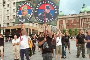 Beograd: Prekinuto sjećanje na genocid u Srebrenici, desničari skandirali Mladiću Beograd: Prekinuto sjećanje na genocid u Srebrenici, desničari skandirali Mladiću