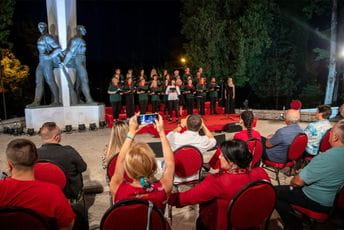 U Danilovgradu održan koncert "Bez dileme - antifašizam" U Danilovgradu održan koncert "Bez dileme - antifašizam"