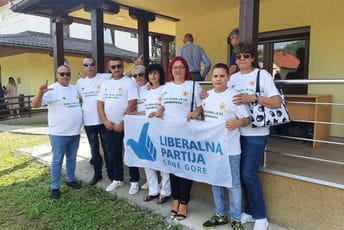 I članovi Liberalne partije na komemoraciji u Srebrenici I članovi Liberalne partije na komemoraciji u Srebrenici