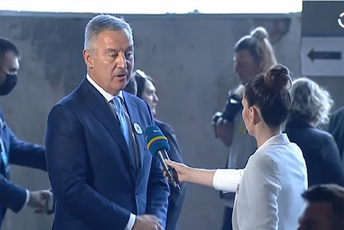 Đukanović: Svi moraju biti odgovorni prema pokušajima revizije istine o Srebrenici Đukanović: Svi moraju biti odgovorni prema pokušajima revizije istine o Srebrenici