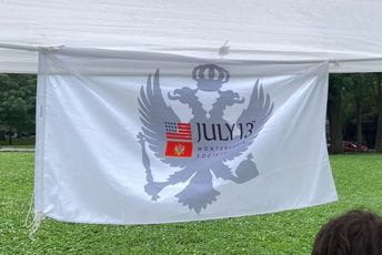 Okupljanje Crnogoraca u njujorškom parku povodom Dana državnosti Okupljanje Crnogoraca u njujorškom parku povodom Dana državnosti