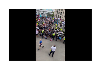 Englezi napravili haos pred finale – tuča ispred Vemblija Englezi napravili haos pred finale – tuča ispred Vemblija