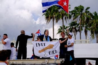 Hiljade ljudi protestovalo na Kubi protiv komunističke vlade Hiljade ljudi protestovalo na Kubi protiv komunističke vlade