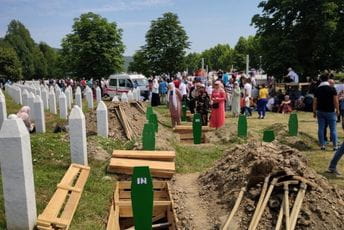 Što Crnogorcima znači Srebrenica? Što Crnogorcima znači Srebrenica?