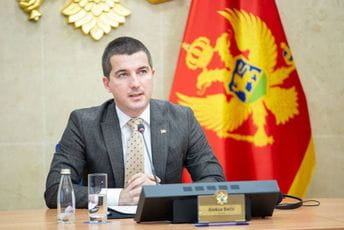 Bečić predložio izbore istog dana u 18 opština Bečić predložio izbore istog dana u 18 opština