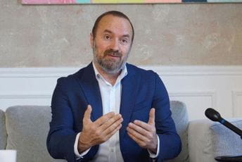 Pavićević pokreće političku platformu "Za Crnu Goru" Pavićević pokreće političku platformu "Za Crnu Goru"