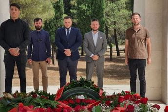 Delegacija URE položila vijenac na Spomenik Partizanu borcu Delegacija URE položila vijenac na Spomenik Partizanu borcu