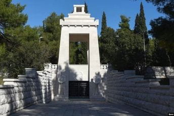 Antifašistički spomenici u Crnoj Gori brana revizionizmu Spomenik Partizanu-borcu