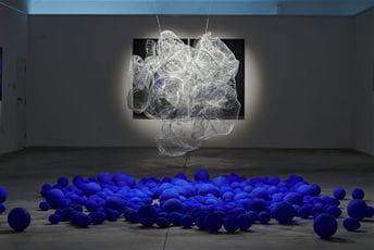 Izložba Kosmički ritmovi Milene Mijović Durutović u Porto Montenegru Izložba Kosmički ritmovi Milene Mijović Durutović u Porto Montenegru