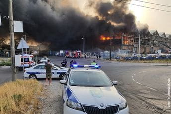 Veliki požar u Luci Beograd, gori magacin Veliki požar u Luci Beograd, gori magacin