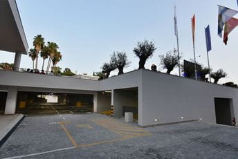 Otvorili novu javnu garažu sa platoom Otvorili novu javnu garažu sa platoom