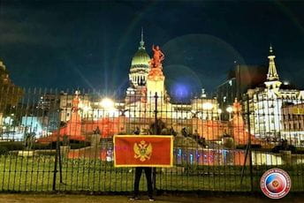 Crnogorci u Argentini proslavili praznik, više zgrada u prijestonici u crvenoj boji Crnogorci u Argentini proslavili praznik, više zgrada u prijestonici u crvenoj boji