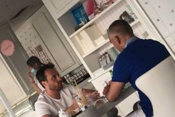 Zeković: Sjajno je za društvo kada se direktor policije sastaje s liderom krajnje desničarske stranke Zeković: Sjajno je za društvo kada se direktor policije sastaje s liderom krajnje desničarske stranke