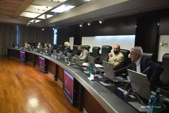 Vlada: Nema više privilegovanih privrednika, krećemo od najvećih Vlada: Nema više privilegovanih privrednika, krećemo od najvećih