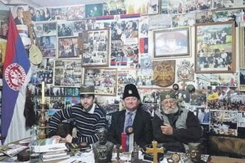 Uz velikosrpsku ikonografiju brže do direktorske fotelje Uz velikosrpsku ikonografiju brže do direktorske fotelje