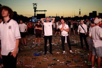 Pet osoba uhapšeno zbog rasističkog vrijeđanja engleskih fudbalera Pet osoba uhapšeno zbog rasističkog vrijeđanja engleskih fudbalera