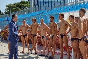 Vuković poželio sreću Ajkulama pred polazak za Tokio Vuković poželio sreću Ajkulama pred polazak za Tokio