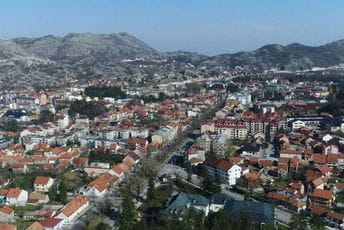 Cetinje: Vakcinisano 33 odsto punoljetnog stanovništva Cetinje: Vakcinisano 33 odsto punoljetnog stanovništva